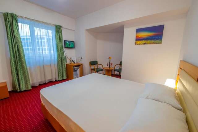 Отель Hotel Sir Orhideea Бухарест-14