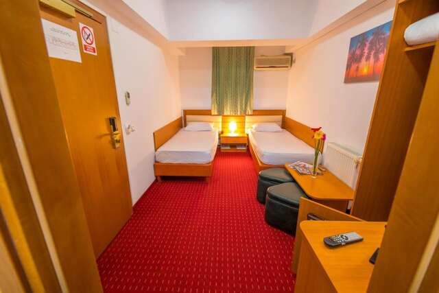 Отель Hotel Sir Orhideea Бухарест-18