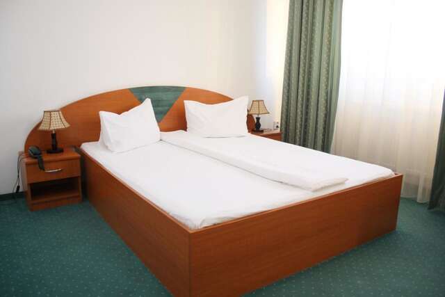 Отель Hotel Sir Orhideea Бухарест-26