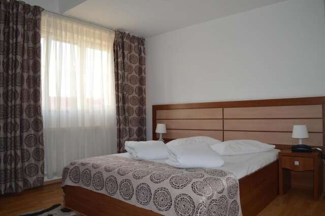 Отель Hotel Sir Orhideea Бухарест-5