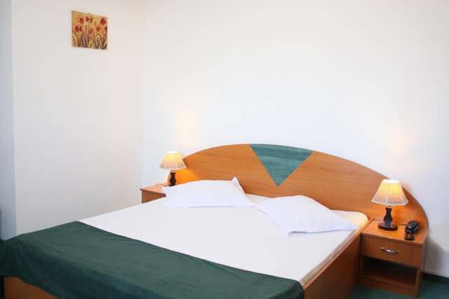 Отель Hotel Sir Orhideea Бухарест-39