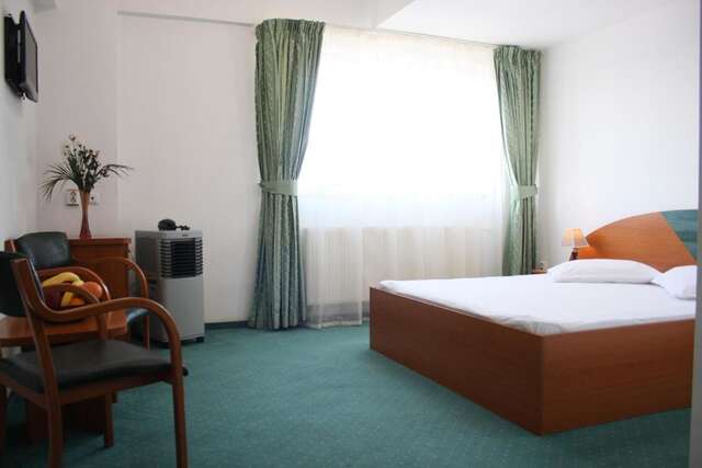 Отель Hotel Sir Orhideea Бухарест-40