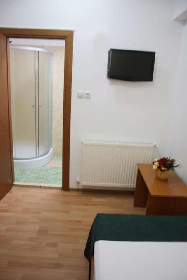 Отель Hotel Sir Orhideea Бухарест-43