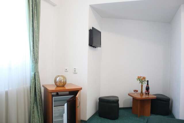 Отель Hotel Sir Orhideea Бухарест-44